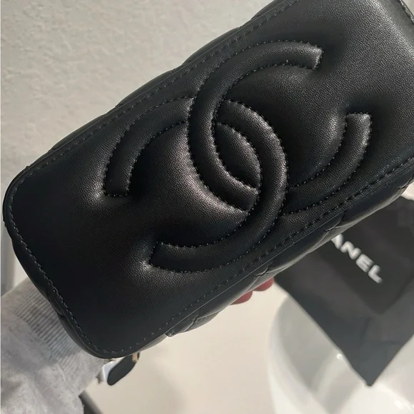 chanel vanity purse/ please comment for inquires - Picture 4 of 4